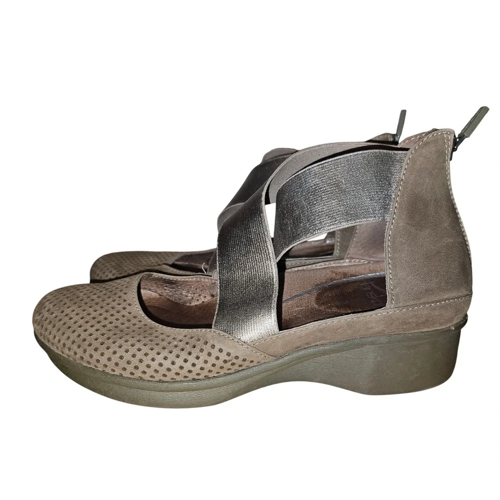 Dansko Women 7.5 Taupe Perforated Leather Wedge Sandals Metallic Straps Back Zip